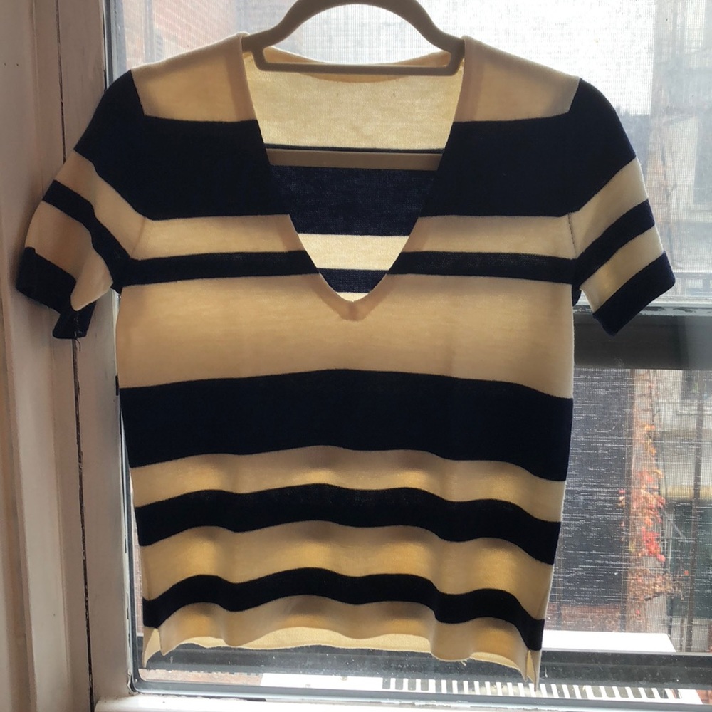 Short sleeve, vneck, wool striped sweater